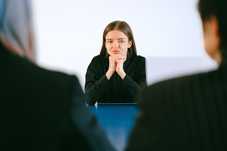 femme en entretien professionnelle