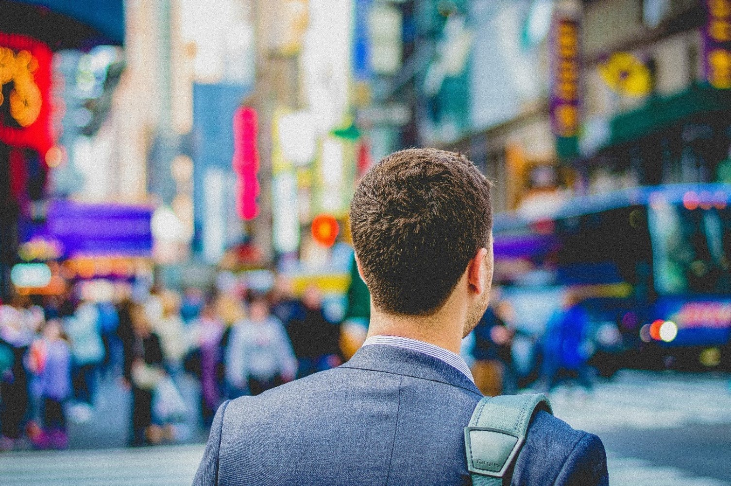 homme dans la rue